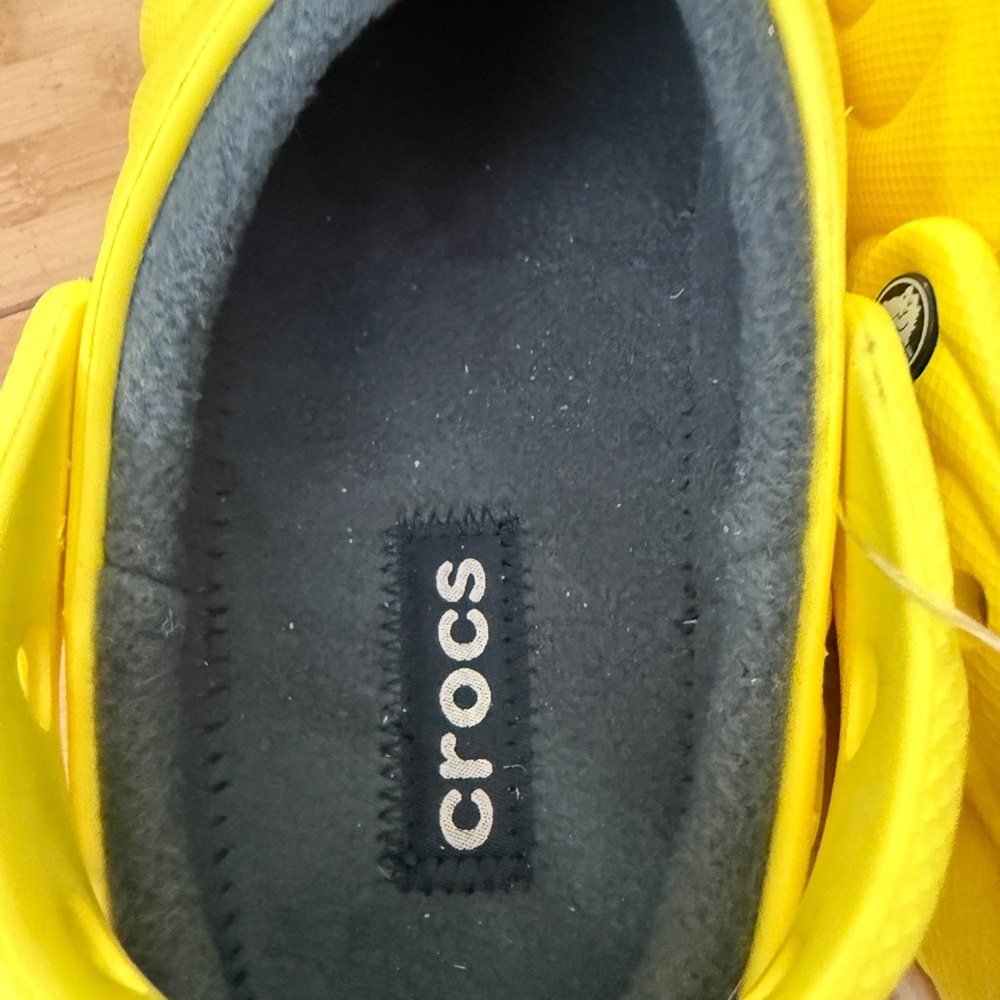 NWT Crocs Classic Lined Overpuff Clogs Lemon Yellow M7/W9 - Picture 6 of 7